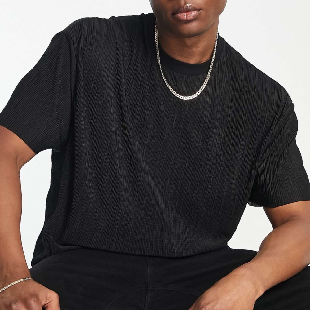 Relaxed black pleated texture t shirt